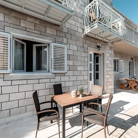 Solar House 1 * Babina